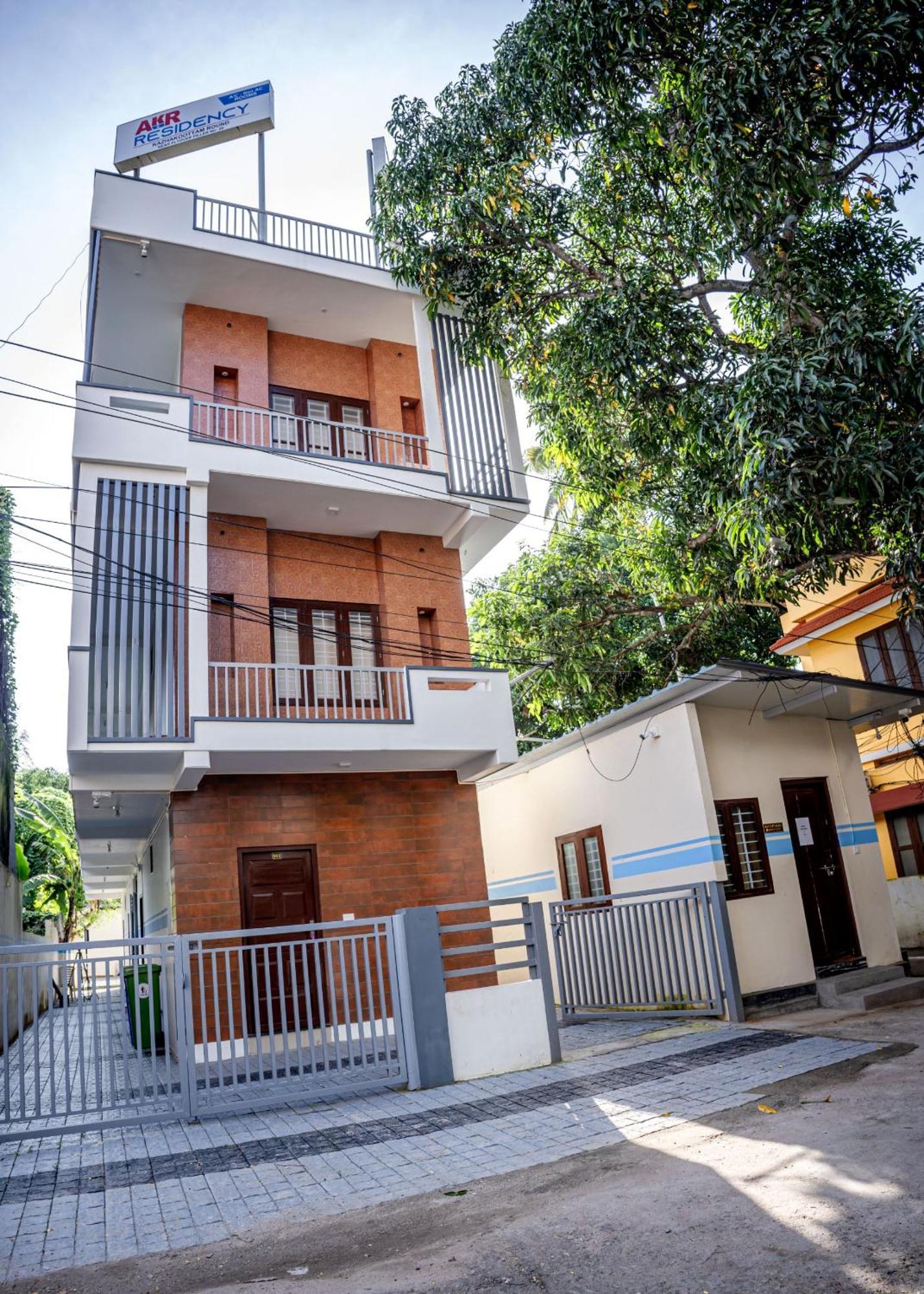 Akr Residency Hotel Kazhakuttam Luaran gambar
